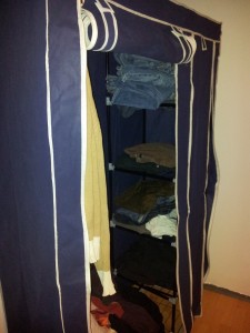 stoffkleiderschrank offen